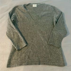MAG 100% V neck cashmere sweater. Size xs